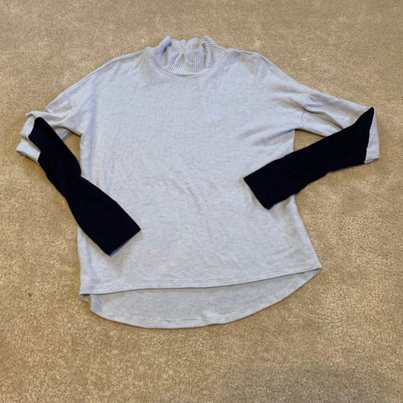 Red Haute NWT Soft Icy Blue and Navy Mock Turtleneck Sweater Size S - Picture 2 of 14